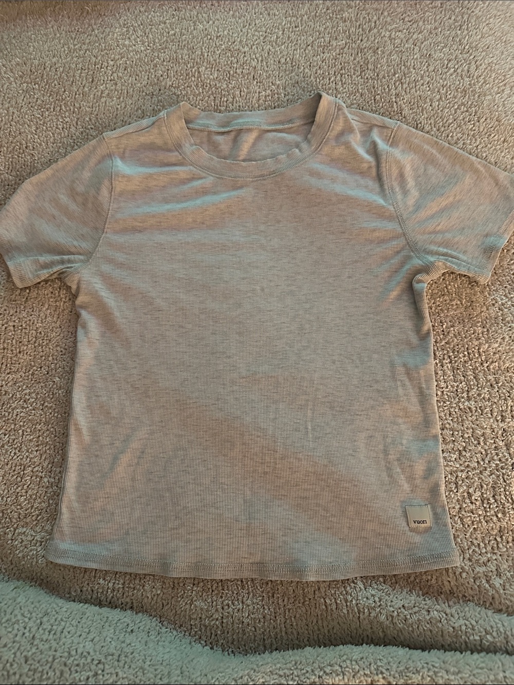 Vuori ribbed small weathered gray top. Size and stretchy. EUC